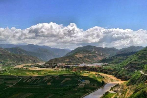 襄陽攀巖的地方在哪里_襄陽最好的攀巖場地是哪_襄陽攀巖俱樂部？